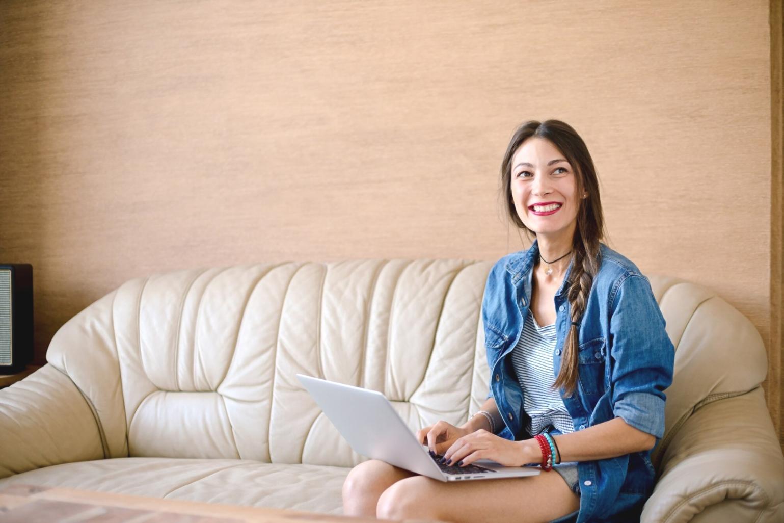 Profesionales trabajando en redes tecnológicas